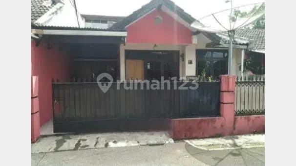 Attractive Price House, Strategic Location in Bumi Panyileukan Complex.