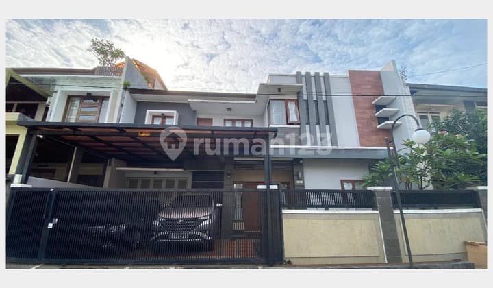 Rumah Full Furnish, Modern Lokasi Strategis di Jalan Suryalaya, Buah Batu.