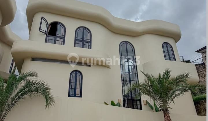 Luxurious Villa Fully Furnished with Attractive Design in Cilkole, Lembang.