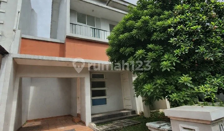 Rumah Dekat Sportclub di Pondok Hijau Golf