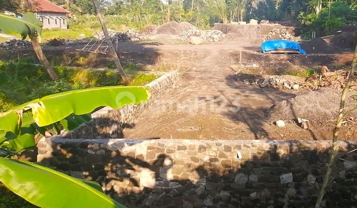 LAND PLOT IN BANGUNKERTO, TURI, SLEMAN, YOGYAKARTA, CERTIFICATE OF OWNERSHIP, NEGOTIABLE, AREA 3,200M², STRATEGIC LOCATION ALONG TEMPEL - PAKEM MAIN ROAD