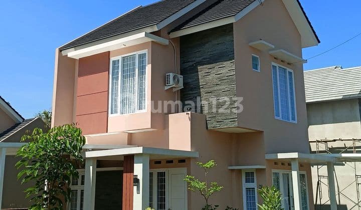 Rumah Hook, Luas Tanah 180 M2 Tepi Jalan Nasional