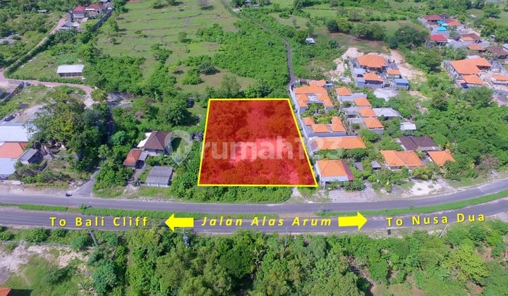 I'd be happy to help, but you didn't provide the Indonesian property text to translate. Could you please share the text you'd like me to translate to English?