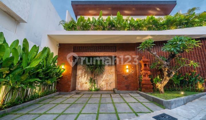 Luxury 3BR Villa in Berawa Canggu - Walk to Beach & Finns Beach Club