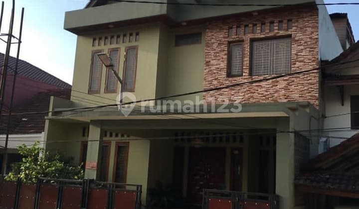 Rumah second 2 lantai di Grand Galaxy City Bekasi