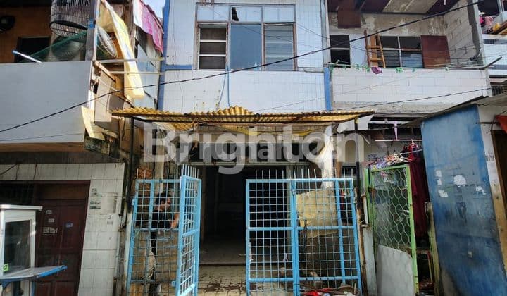 Rumah Tua 2½ lantai, model Ruko, Jelambar Barat