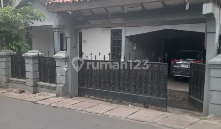 Spacious 500 m2 Land, 200 m2 Building with Strategic Location Beside KT 5+1 KM 3, Scenic Neighborhood @Ciputat, South Tangerang