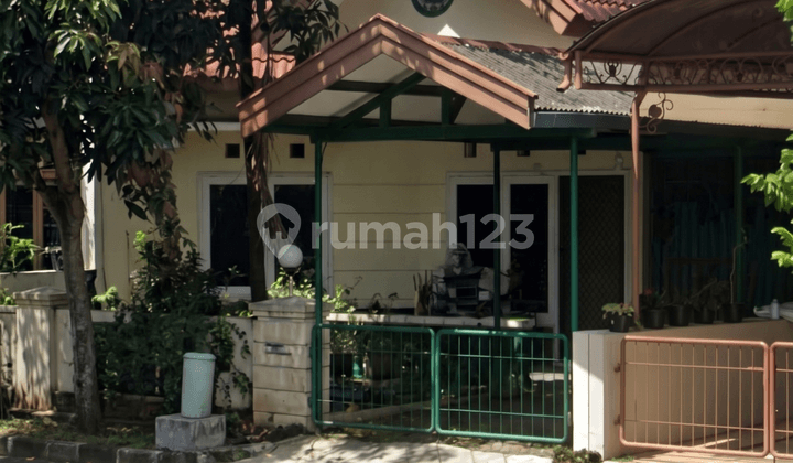 Ready-to-Move-In and Comfortable Home at Graha Estetika - 11378
