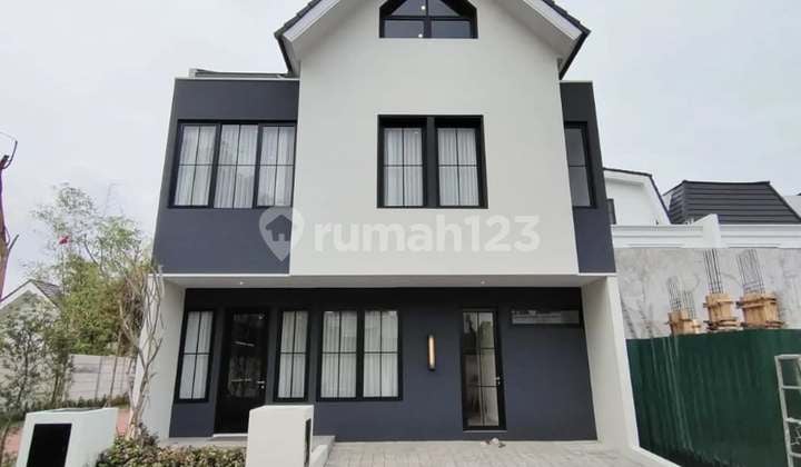 Dian Istana: American Style, Clubhouse Kolam Renang