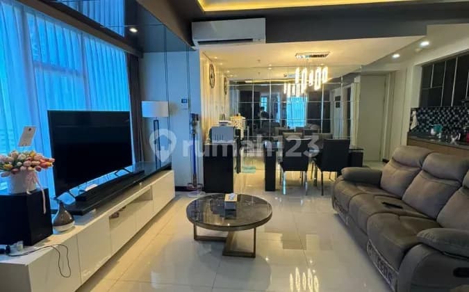 La Riz Mansion: Luxury Fully Furnished Condominium, Private Elevator & Direct Access to the Mall!