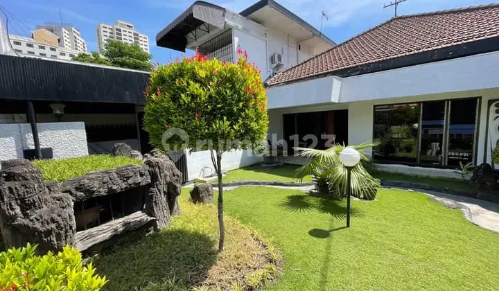 Rumah Terawat Kupang Indah: Ada Kolam Renang, Hadap Timur, Nego!