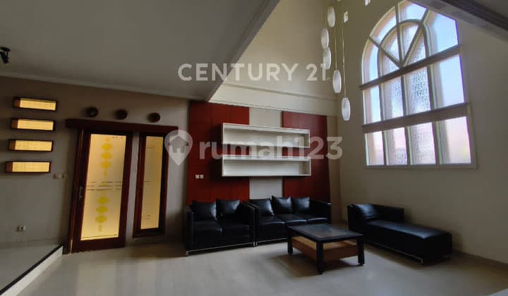 Rumah Mewah dan Strategis di Taman Kopo Indah 3