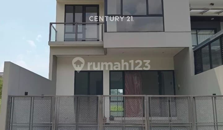 Rumah Baru di Komplek Setra Duta Bandung