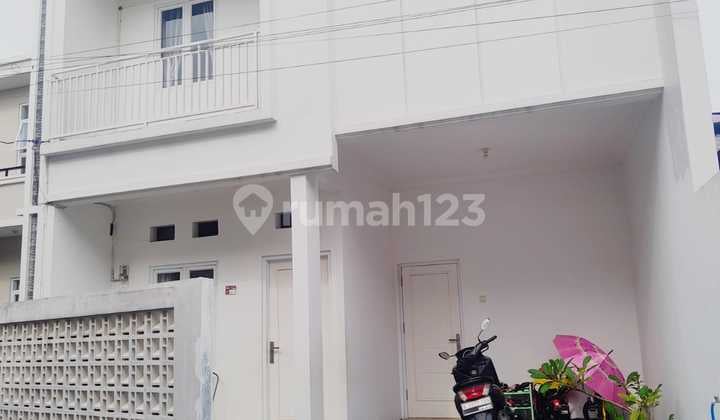 Dijual Rumah 2 Lantai Bagus Semifurnished Dlm Cluster Akses 2 Mobil Condet