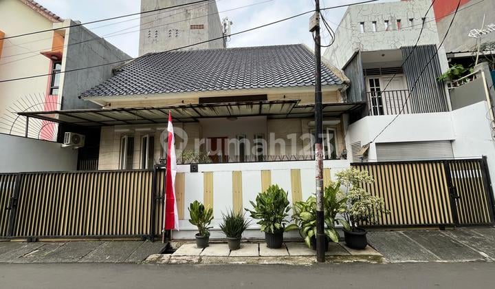 Rumah 1,5Lantai Full Renov Semi Furnished Lantai Marmer Bagus Jakarta Barat.