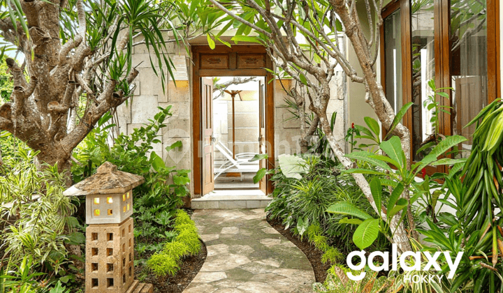 Dijual Villa Tropis Cantik Fully Furnished di Taman Griya Jimbaran Badung - Bali
