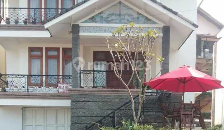 Dijual Vila Istana Bunga Parompong Bandung