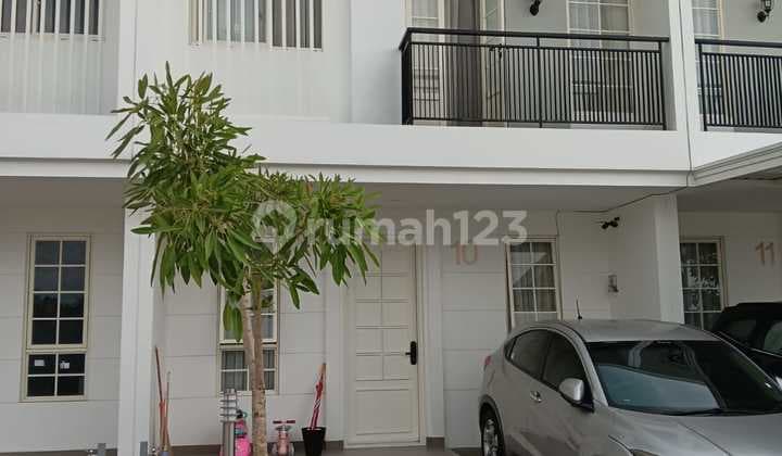 Dijual Rumah Eksklusif Masih Baru Di Lokasi Elite di Cluster Istana Dago Town House - Dago Asri