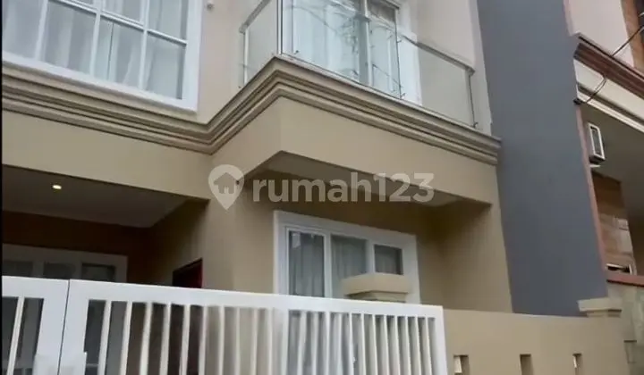 Siap Huni, Rumah, 2 Lantai, SHM, Semi Furnished, Rapih
