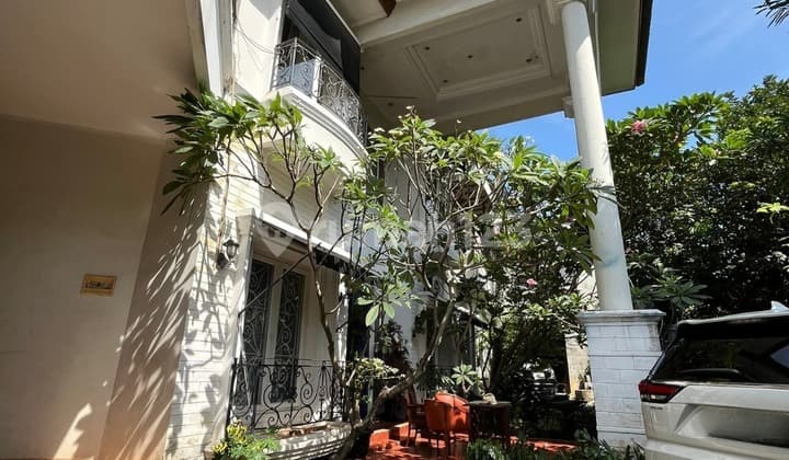 Tidy, Green, and Comfortable Old House in DPR Complex, Pondok Ranji, Tangsel