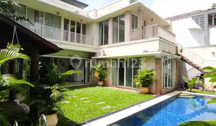 Rumah Terawat + Private Pool Senayan Bintaro