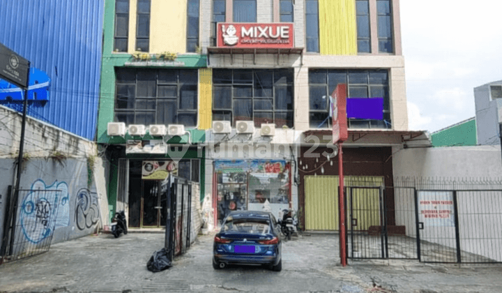 3-Unit Connected Shop-House on the Side of Ciledug Main Road, Can be Purchased as a Single Unit