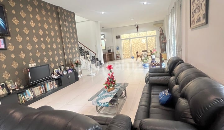 Rumah Villa Posisi Hook Siap Huni Full Furnished Fengshui Bagus