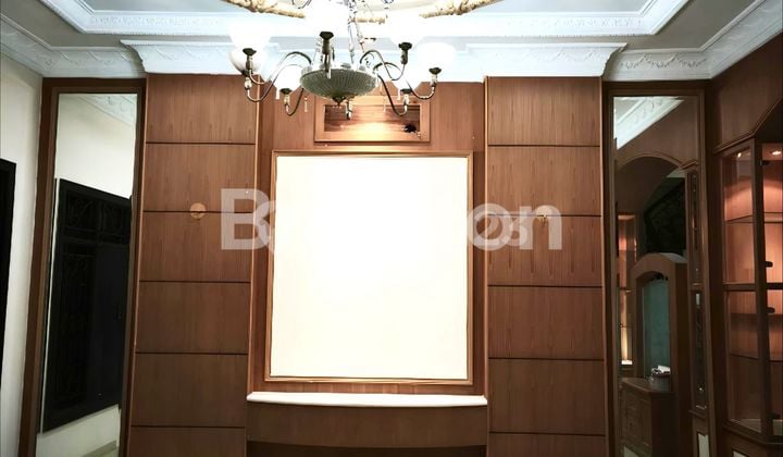 - di Jual / di Sewakan - Komplek Sari Mas Jalan Putri Hijau