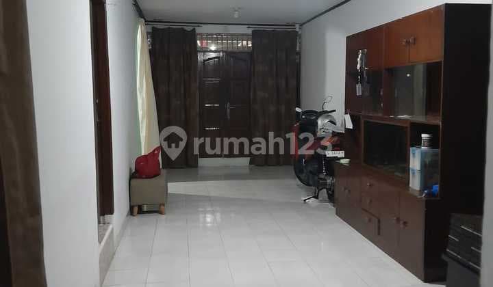 Dijual Rumah Strategis di Utan Kayu Selatan, Jakarta Timur