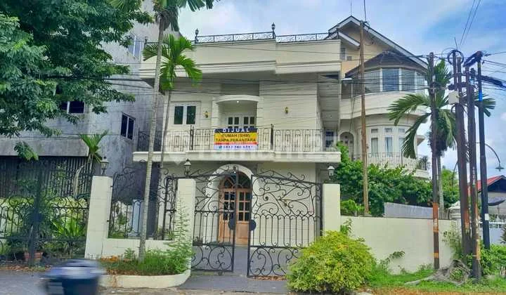 Rumah Bangunan Kokoh di pinggir Jalan Besar Kota Jambi