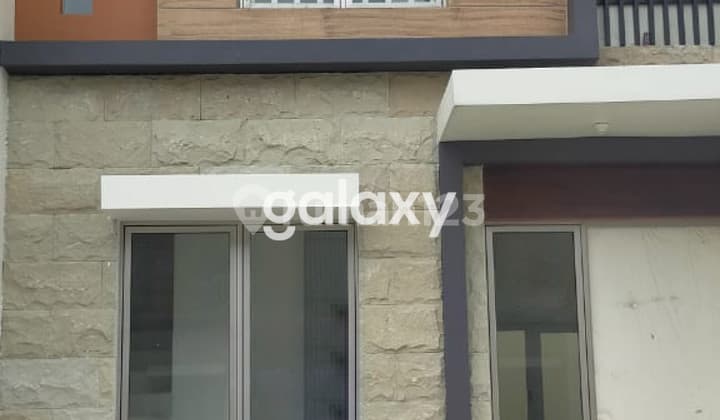 Rumah Greenland Residence Gresik 2 Lantai Hadap Utara