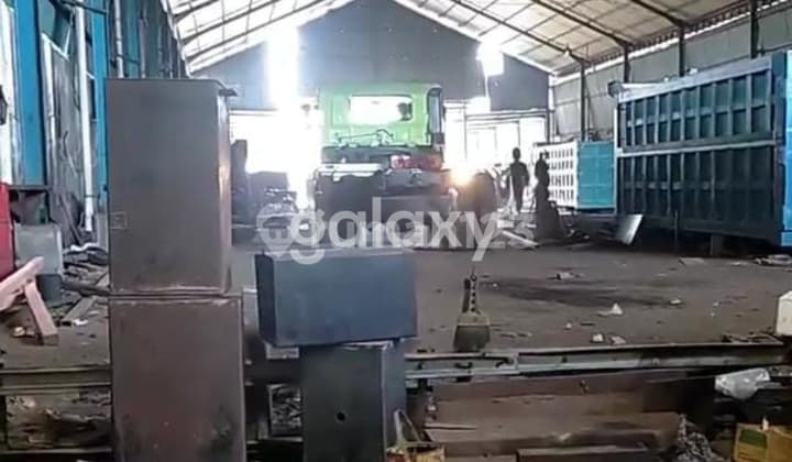 Gudang Bekas Karoseri di Mojotengah Menganti Gresik