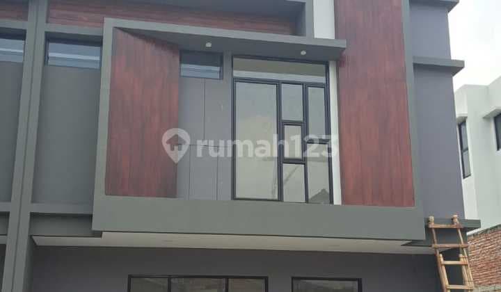 Rumah 2 Lantai Dekat Kantor Walikota Tangsel Lokasi Strategis