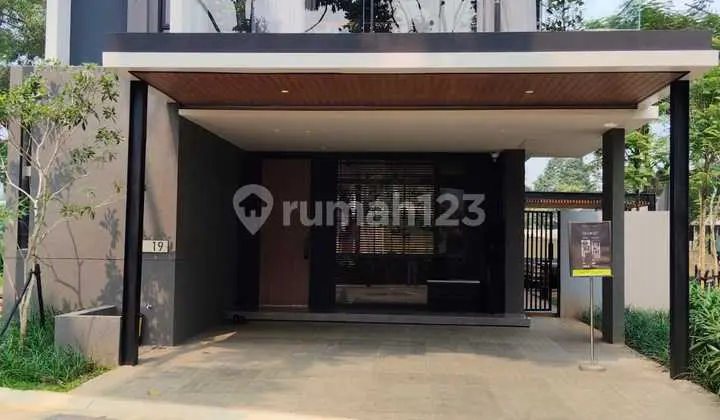 Rumah Mewah 4 Kamar Tidur Lippo Central Karawaci Tangerang Lokasi Strategis