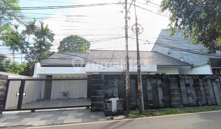 Rumah Strategis di Jl. Bangka di Jakarta Selatan