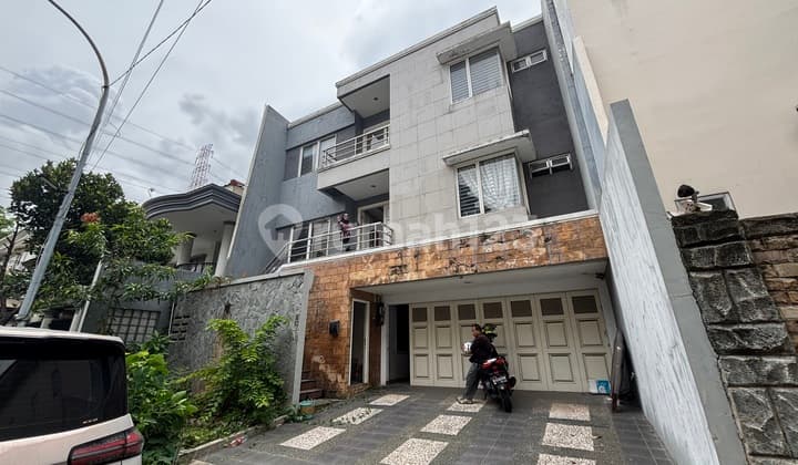 3-story house in Villa Condominium Menara Kelapa Gading