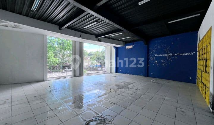 For Rent Commercial Building, Suitable for Office and Business, Strategic Location.