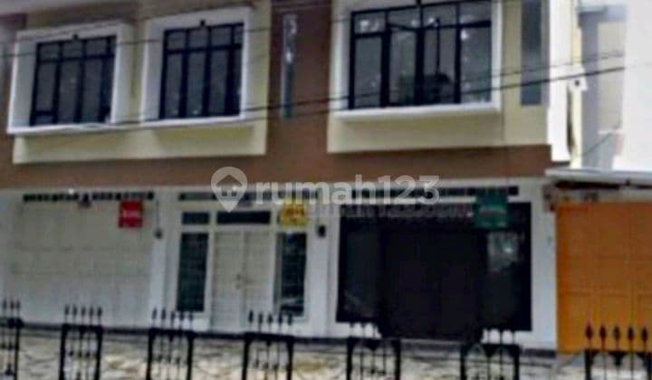 For sale: 3 Shop Houses in Bkr-Pasirluyu Barat Area