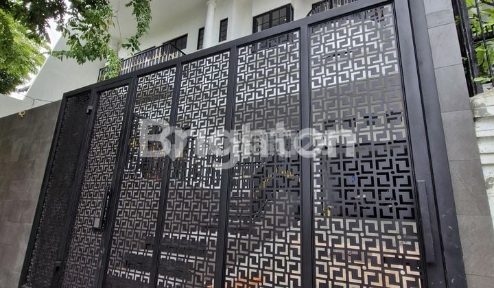 RUMAH SIAP HUNI DI TOMANG (RUMAH PINGGIR JALAN BESAR, BELAKANG GEDUNG PANORAMA)