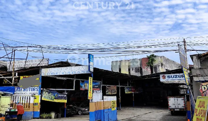 House and Car Workshop on Soekarno-Hatta Main Road