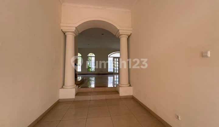 Flamboyan Golf PIK Luxury Corner House 15x23 5+1BR Freehold Certificate