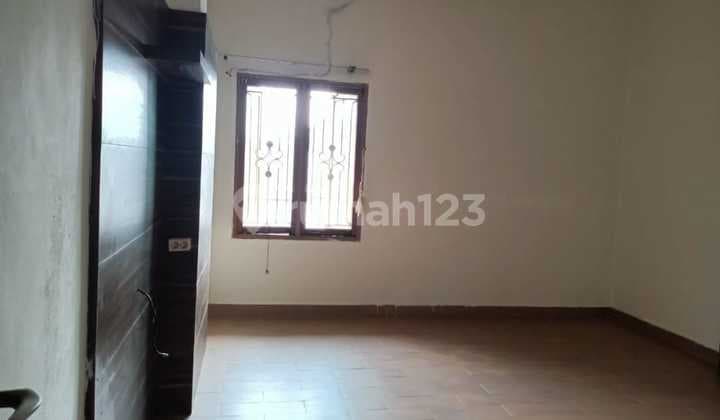 SELLING AT A LOSS!! 2-Story House in Kalideres Permai, 64m2 Area