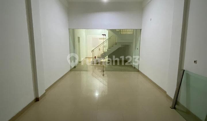 Ruko 3 Lantai Gandeng Meruya Luas 209M2 Strategis