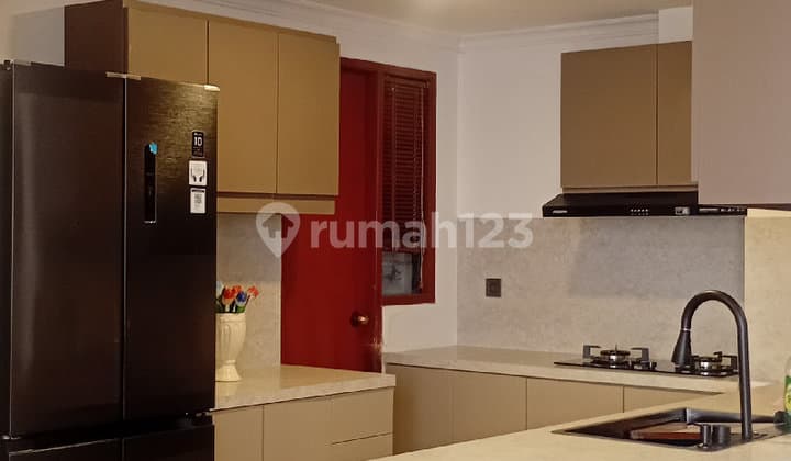 Apartment Cantik Full Furnished 3 Br Lantai Tinggi