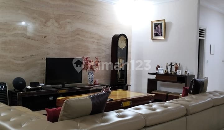 Rumah Manyar Permai Rapi & Nyaman Full Furnshed