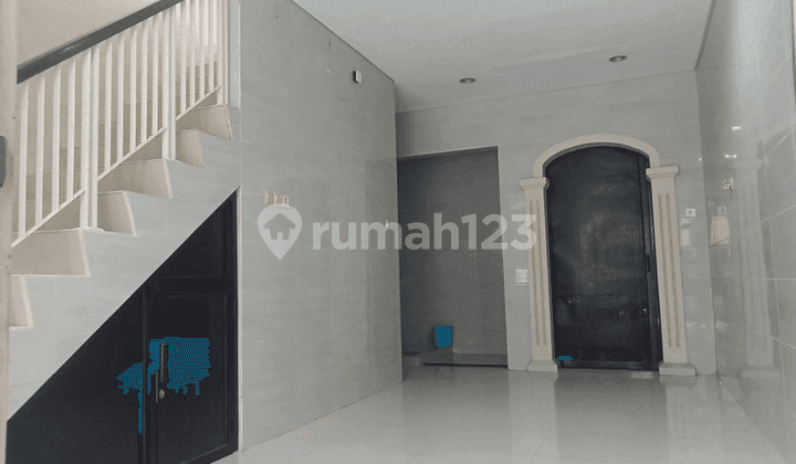 Disewa Rumah Pik Bagus Terawat Rapi Row Jalan Lebar
