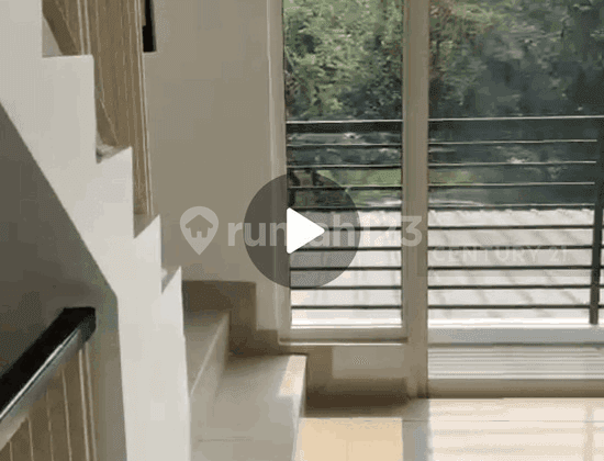 Dijual RUMAH PIK 3 LANTAI ROW JALAN LEBAR