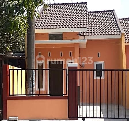 Rumah Pinggir Jalan Cocok untuk Usaha Lokasi Strategis