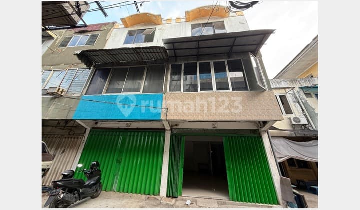 Ruko 3 Lantai Lokasi Strategis Pusat Kota Surabaya