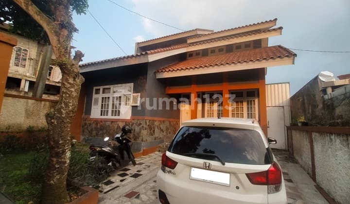 Rumah Bagus Strategis di Pinggir Jalan Raya, Cimahi Utara